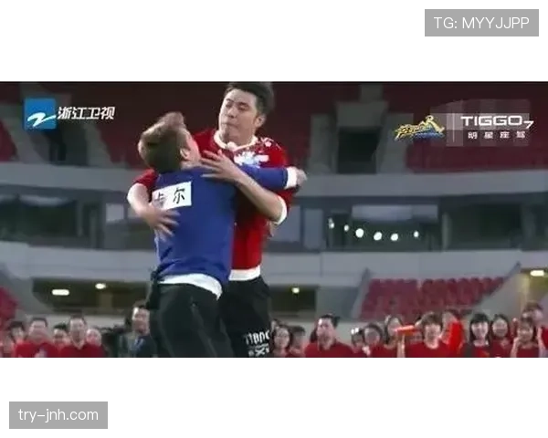 看到练俊杰下车那一刻真懵，球衣换成名牌外套谁受得了