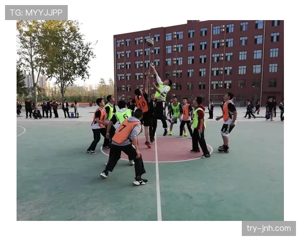 解析篮球比赛开始规则：跳球流程与判定标准